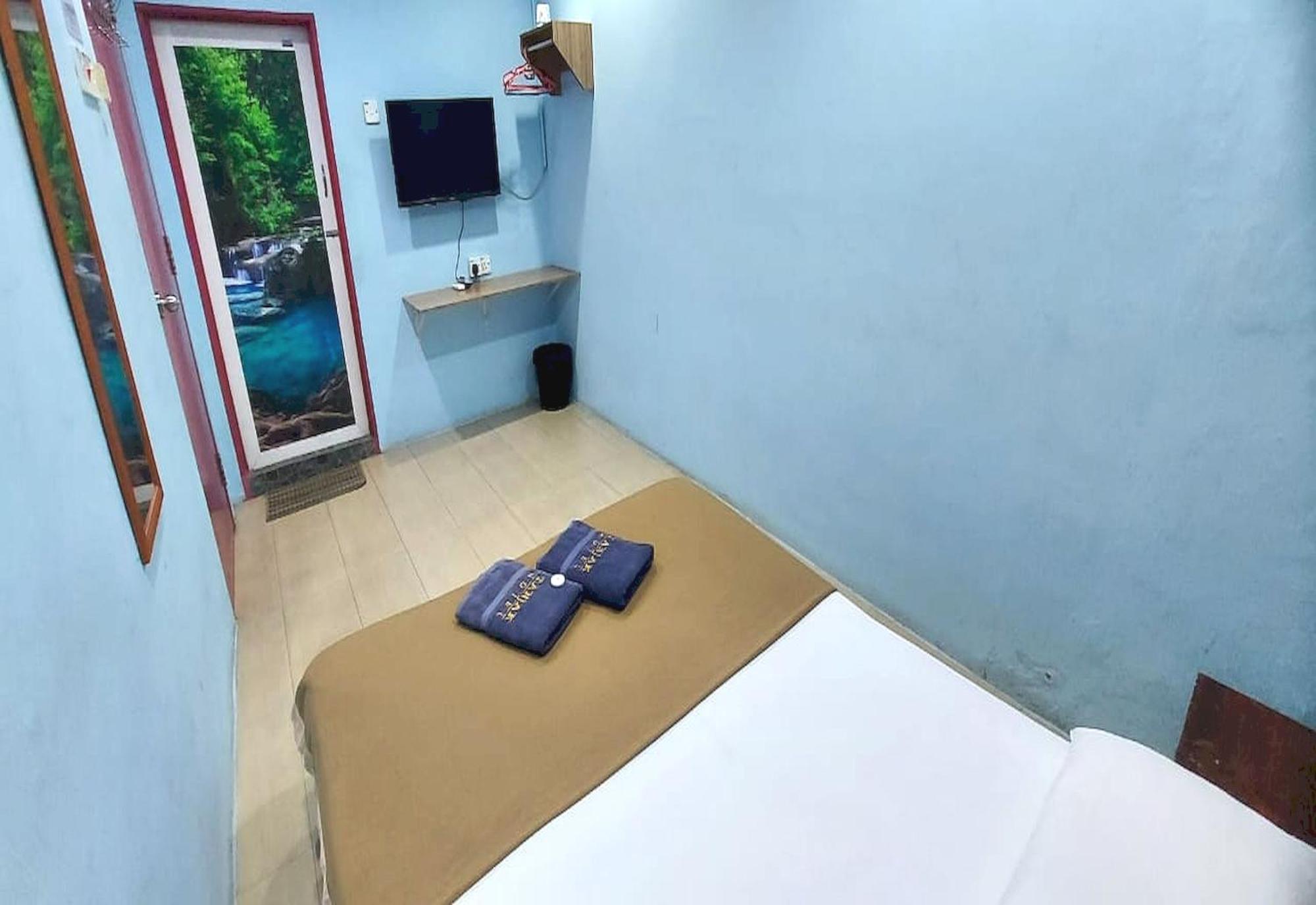 Oyo 90937 Tanjak Hotel Άλορ Σταρ Εξωτερικό φωτογραφία