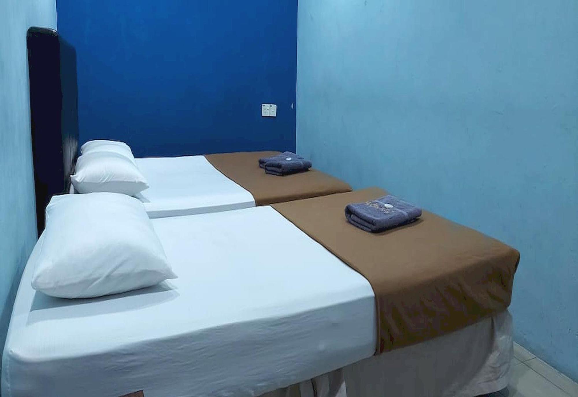Oyo 90937 Tanjak Hotel Άλορ Σταρ Εξωτερικό φωτογραφία