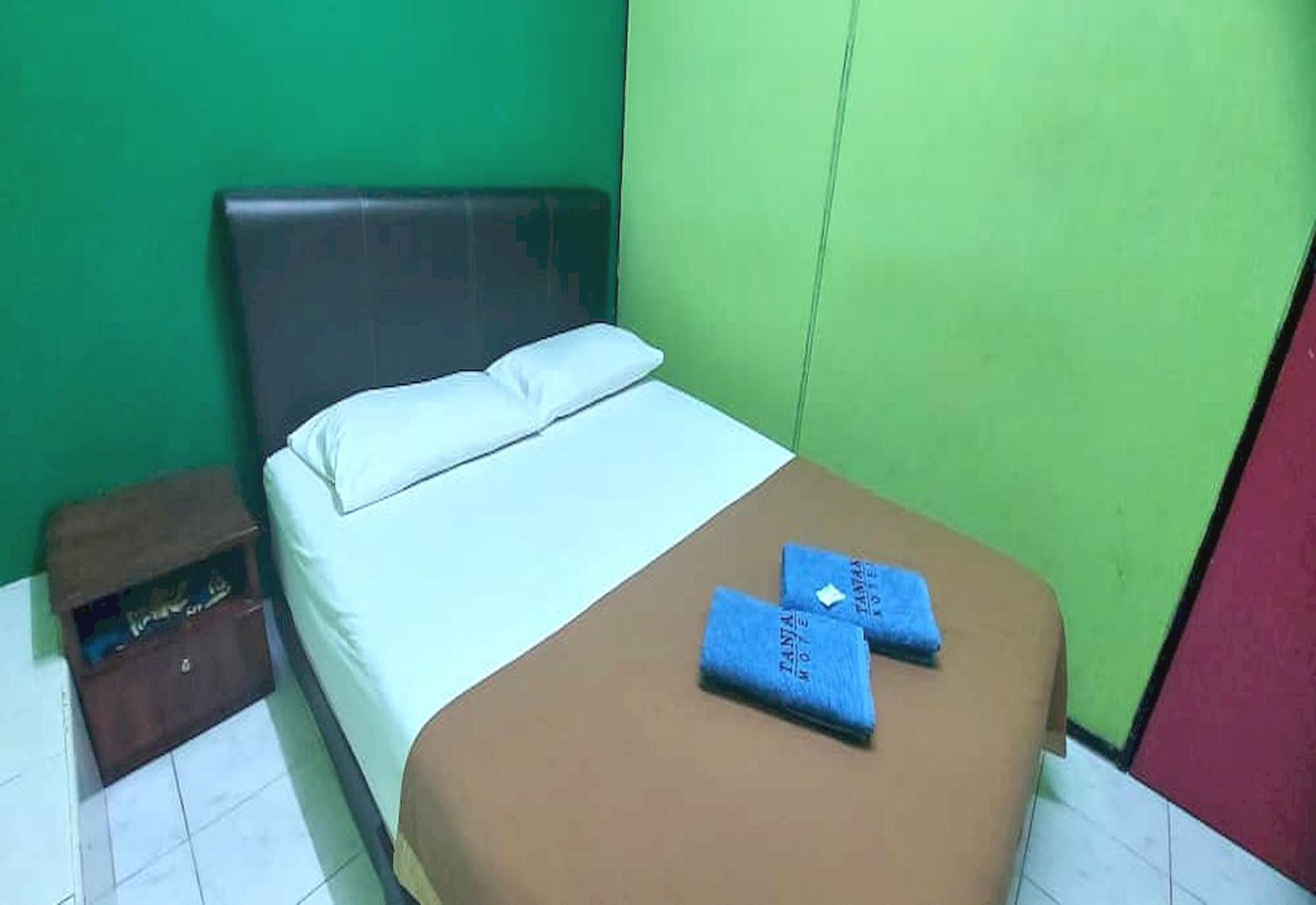 Oyo 90937 Tanjak Hotel Άλορ Σταρ Εξωτερικό φωτογραφία