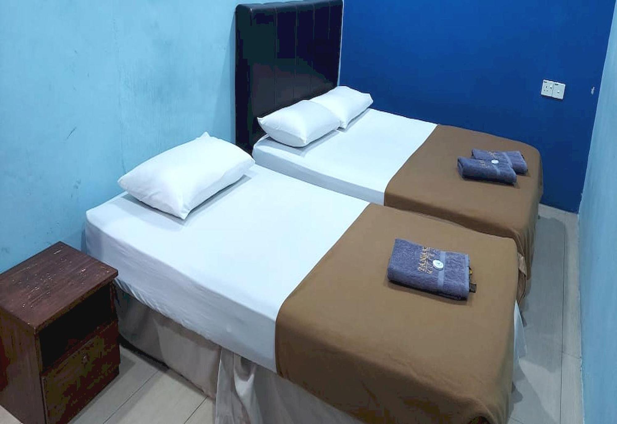 Oyo 90937 Tanjak Hotel Άλορ Σταρ Εξωτερικό φωτογραφία