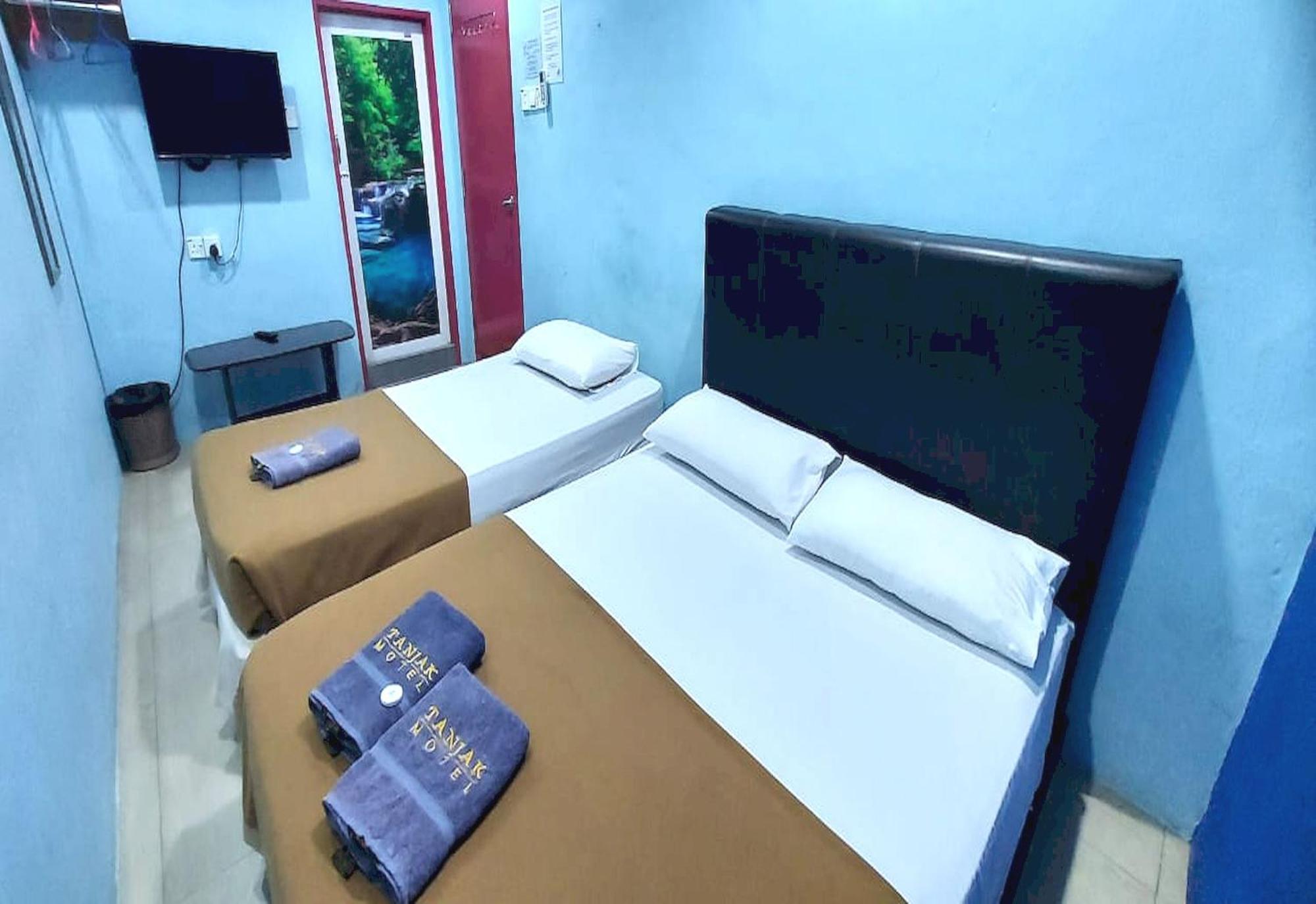 Oyo 90937 Tanjak Hotel Άλορ Σταρ Εξωτερικό φωτογραφία