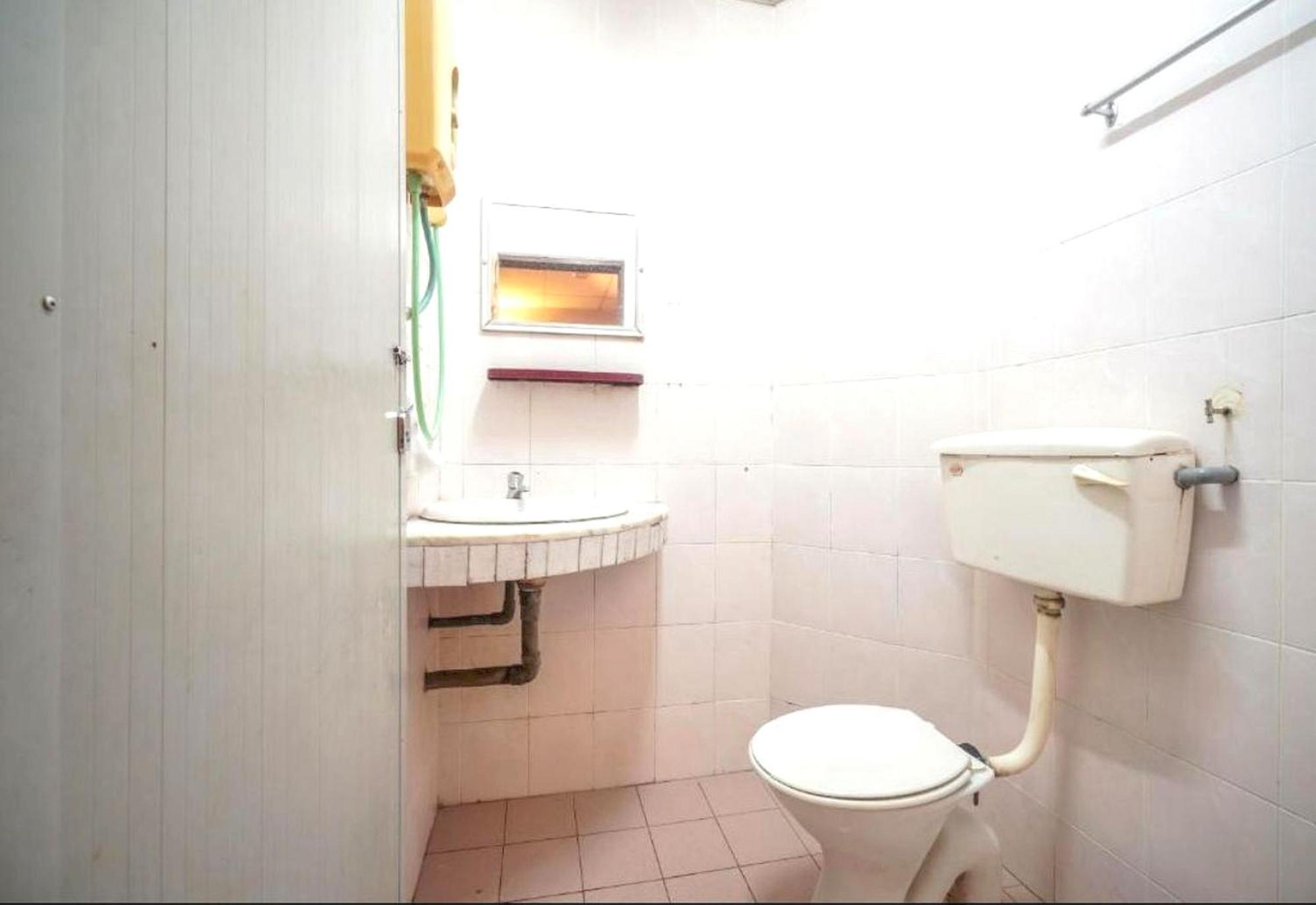 Oyo 90937 Tanjak Hotel Άλορ Σταρ Εξωτερικό φωτογραφία