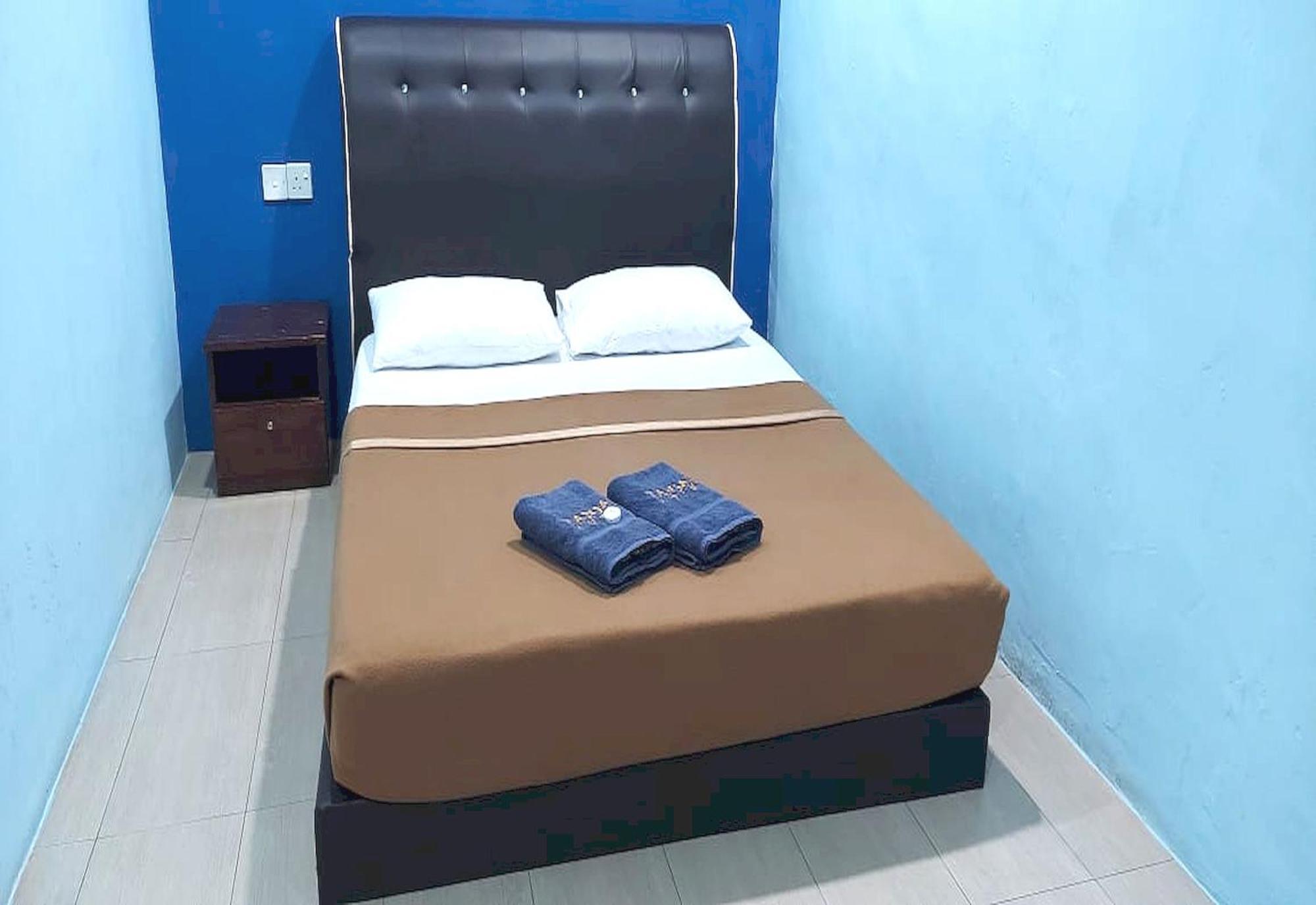 Oyo 90937 Tanjak Hotel Άλορ Σταρ Εξωτερικό φωτογραφία